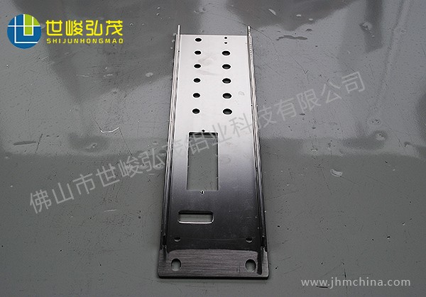 汽車功放面板深加工鋁型材
